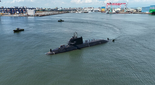 台船重大突破!海鯤軍艦首次浮航測試圓滿達陣