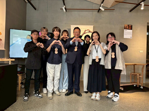 華大景觀系攜手再生家具廠產學合作 以設計賦予舊木材新生命!