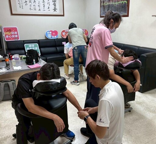 竹市消防局x視障按摩師 紓壓關懷消防人員身心展現社會共融力量