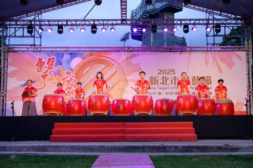 2025新北市鼓藝節開跑！侯友宜新莊擊鼓 啟動四場巡演