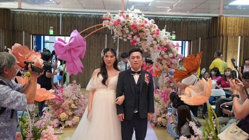 屏東集團婚禮30對新人浪漫完成終身大事