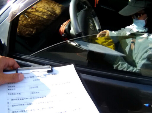 稽查白牌車!交通局警局聯手維護市民權益