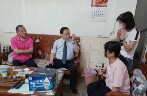 南投地檢與南投犯保慰問重傷馨生人 關懷送暖