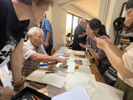 版畫之父廖修平-美柔丁版畫示範教學圓滿達陣 黃世團：感謝老師