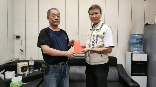 榮民施賜東愛心善行!臺南榮服處感謝企業主捐助遺孤認養金