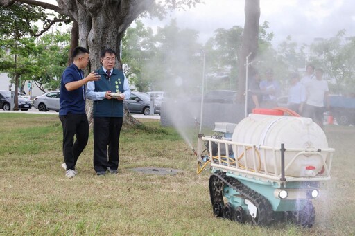 工研院與臺南業者展示智慧農機 黃偉哲：擴大市政應用