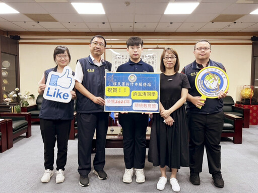 新住民子女典範 移民署新竹站訪視總統教育獎得主許汯洧並獻上祝福