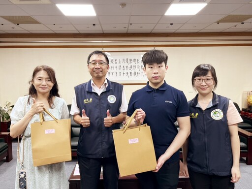 新住民子女典範 移民署新竹站訪視總統教育獎得主許汯洧並獻上祝福
