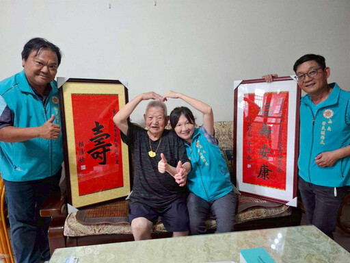 百歲榮民駱伯伯紀壽 嘉義榮服處齊慶生