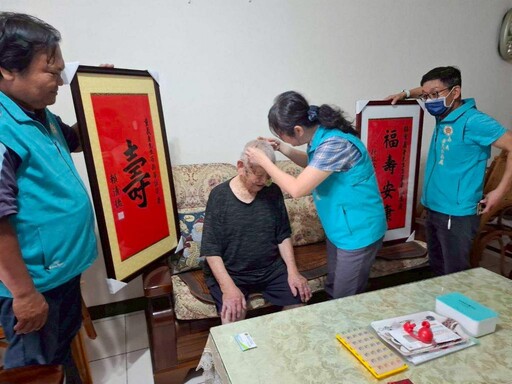 百歲榮民駱伯伯紀壽 嘉義榮服處齊慶生