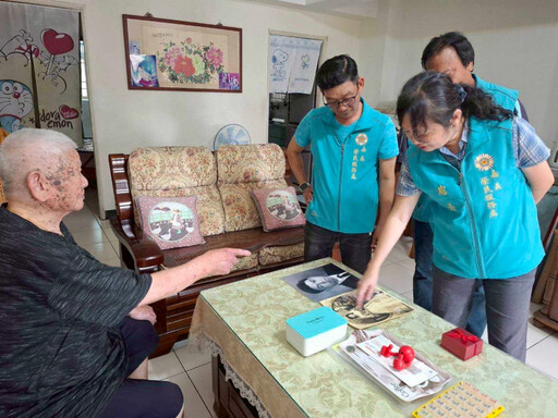 百歲榮民駱伯伯紀壽 嘉義榮服處齊慶生