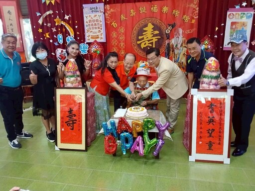 百歲榮民劉伯伯紀壽 佳里榮家與歡樂藝術團歡喜慶生
