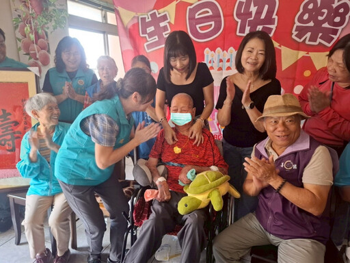 百歲榮民楊伯伯紀壽 嘉義榮服處歡喜慶生