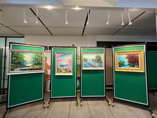 「速、簡、美」獨特風格,范春展油畫個展亮相