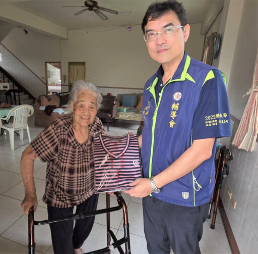 金門榮服處感謝慶福基金會贈涼感衣 讓榮民清涼一夏