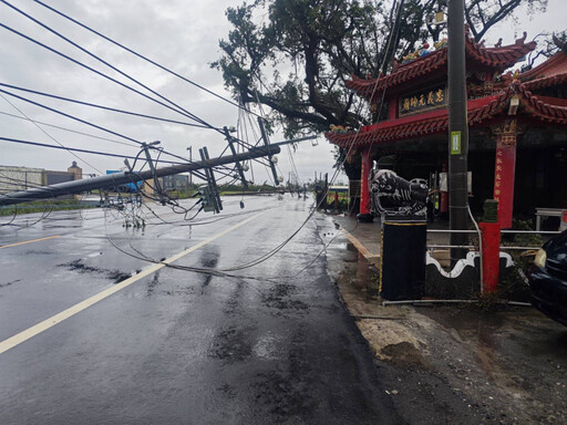 丹娜絲颱肆虐臺南!7/7逾17萬9千戶停電 台電新營區處:全員出動搶修中