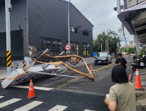 颱風狂風吹襲一夜 南警守護用路人安全