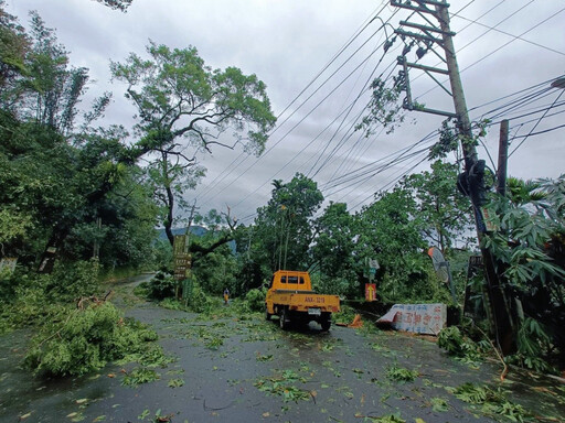 丹娜絲颱風造成南投2萬多戶停電 台電積極搶修中