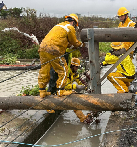 丹娜絲重創臺南電桿毀損嚴重!台電與民代市府共商力求盡速復電