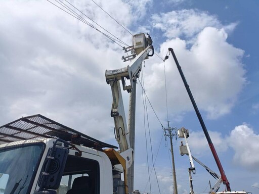 搶修一步一腳印點亮臺南燈火 台電拼最後4.7千戶復電