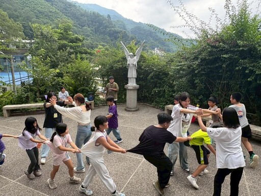 暑期生活用愛陪伴原鄉孩童 竹縣小衛星營隊公私協力前進五峰部落