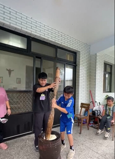 暑期生活用愛陪伴原鄉孩童 竹縣小衛星營隊公私協力前進五峰部落