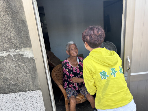 立法委員陳亭妃協調廟宇作為臨時安置點,因應可能來襲的新颱風