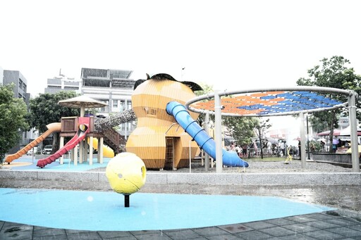 全臺首座柿餅特色遊戲場 竹縣新埔公二柿子特色公園開幕啟用