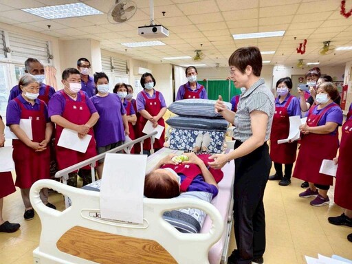 白河榮家照服員在職教育訓練 提升臥床住民生活品質