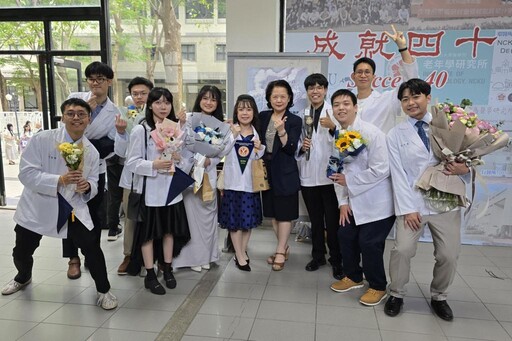 成大醫學院何月仁副教授榮獲教育部師鐸獎