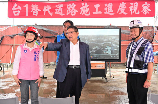 台一線替代道路新闢工程比預定進度超前8% 新竹縣長楊文科冒雨視察