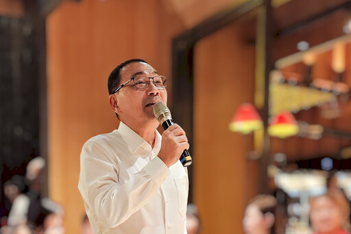 饗食天堂攜手新北再推公益餐會 邀百位小衛星兒少享用 侯友宜驚喜現身！