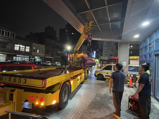 同島一命、城市互助 屏東縣遭豪雨來襲竹市府派遣機具支援南下救災