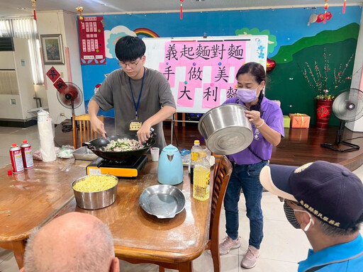 長榮大學實習生「義起麵對麵」美食結合專業創意 溫馨關懷陪伴長者