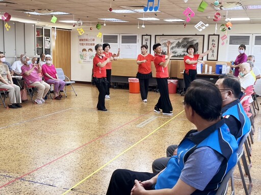福壽雙全、喜慶榮光 八德榮家榮民祝賀王爺爺百歲嵩壽「呷百二！」