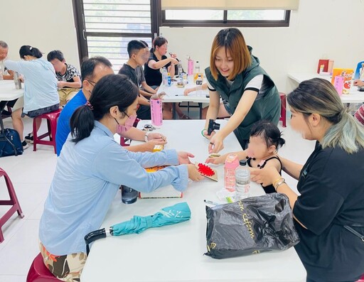 家扶認養人與學童齊聚金門 獺進家扶充滿愛成果展登場