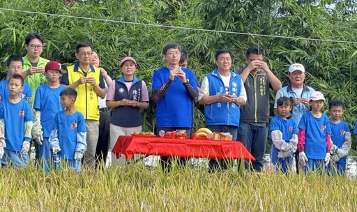 永續教育向下紮根 長坑國小「福田稻米收割活動」從泥巴到餐桌學習尊重自然