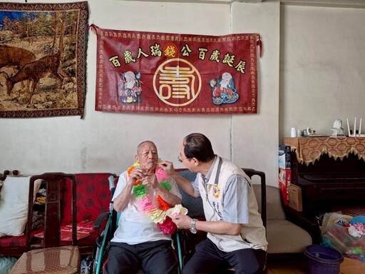 百歲榮民錢秉有爺爺紀壽 臺南榮服處溫馨慶生