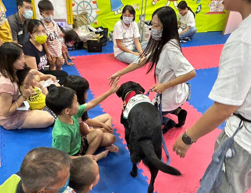 陪伴犬助孩子療育成長 草療辦與狗相癒家屬座談會