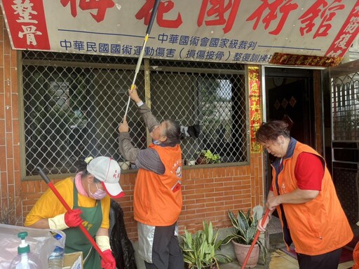 金門榮欣志工助獨居榮民居家環境整理 用行動傳愛