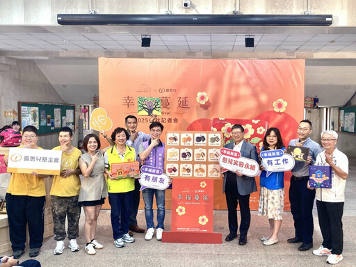 喜憨兒中秋禮盒AI創作憨兒童趣 竹縣長楊文科邀各界支持庇護工場商品