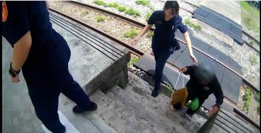 臺中老嫗迷途步行百里 竹縣暖警熱心協助返家傳為美談