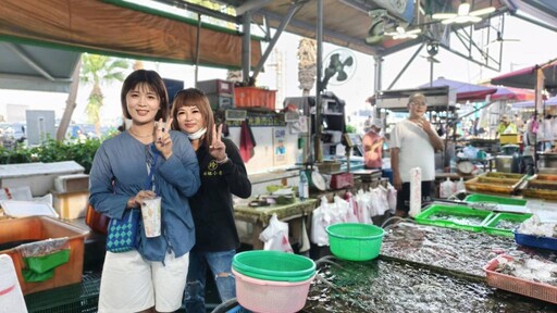 興達港漁市《十年有成》市府郭添貴秘書長揭藍意象入口 抽Gogoro人潮翻三倍