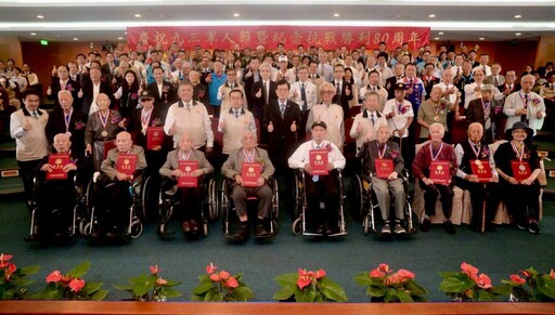 榮耀九三 白河榮家資深榮民高瑞芳受頒抗戰紀念章