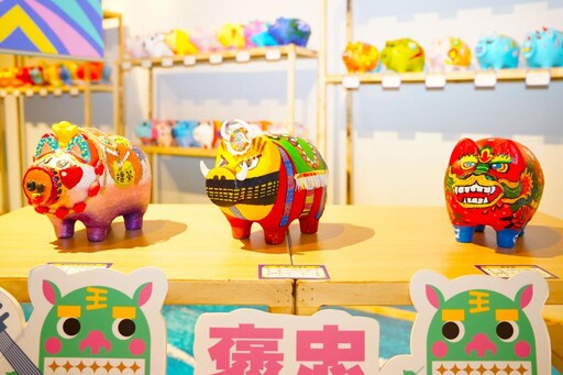 竹縣義民祭豬事大吉義民創藝展開幕 百隻創意彩繪小豬齊聚縣史館