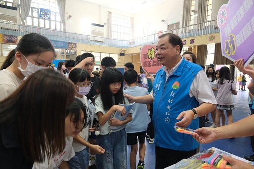 配戴小黃帽宣導交通安全 陳見賢籲拒絕校園霸凌打造友善校園環境
