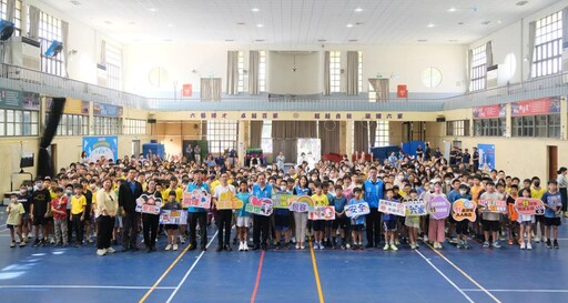 配戴小黃帽宣導交通安全 陳見賢籲拒絕校園霸凌打造友善校園環境