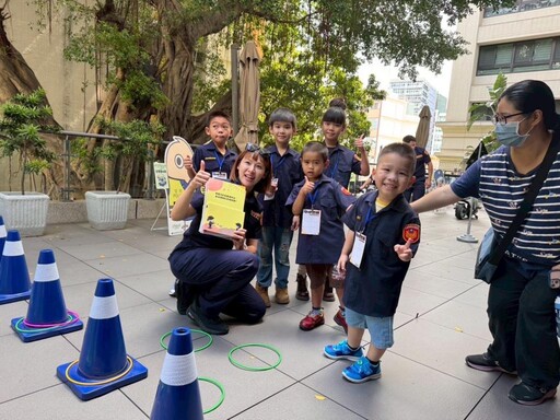 南警交通安全月 攜小小警察禧榕軒闖關護交安