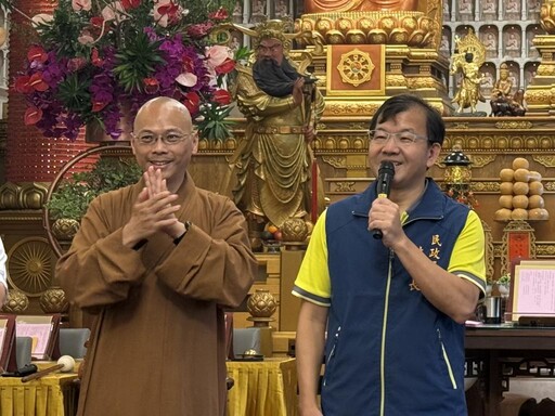 護佑眾生顧新北 民政局長林耀長參拜祈福 感謝廟方長年付出與奉獻