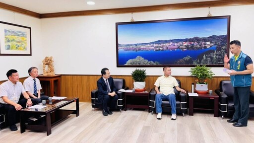 苗栗縣長鍾東錦支持輔導會安心御老 共同關懷獨居長輩